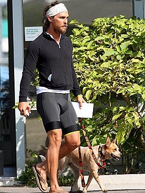 matthew_mcconaughey_walking_dog.jpg